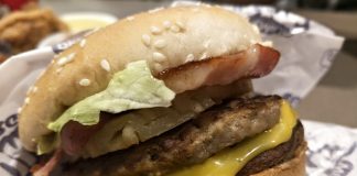 aloha-jollibee-yum-burger-2-324x160-4493073